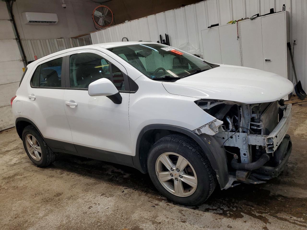 2017 CHEVROLET TRAX LS photo 4