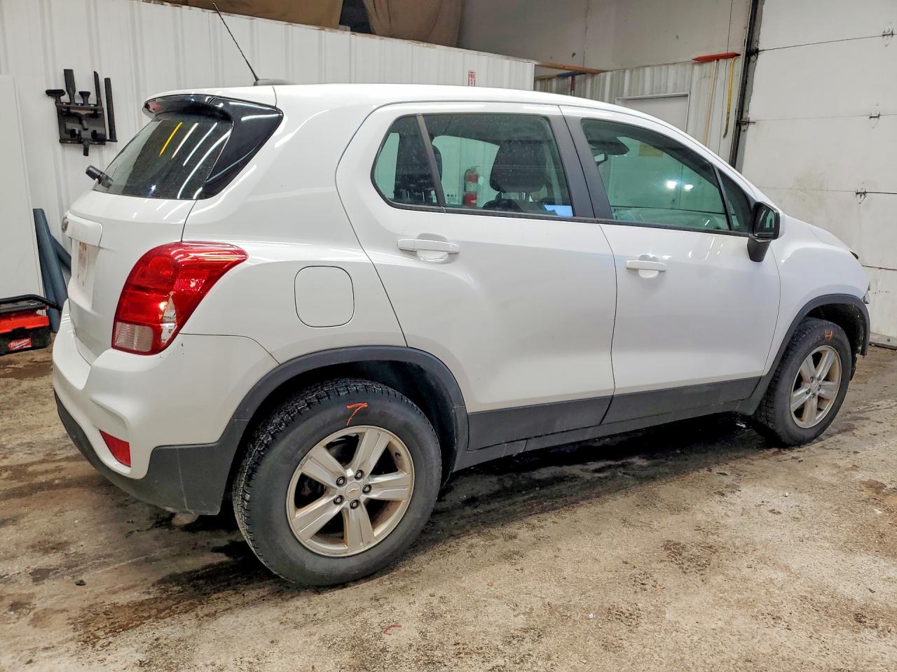 2017 CHEVROLET TRAX LS photo 3