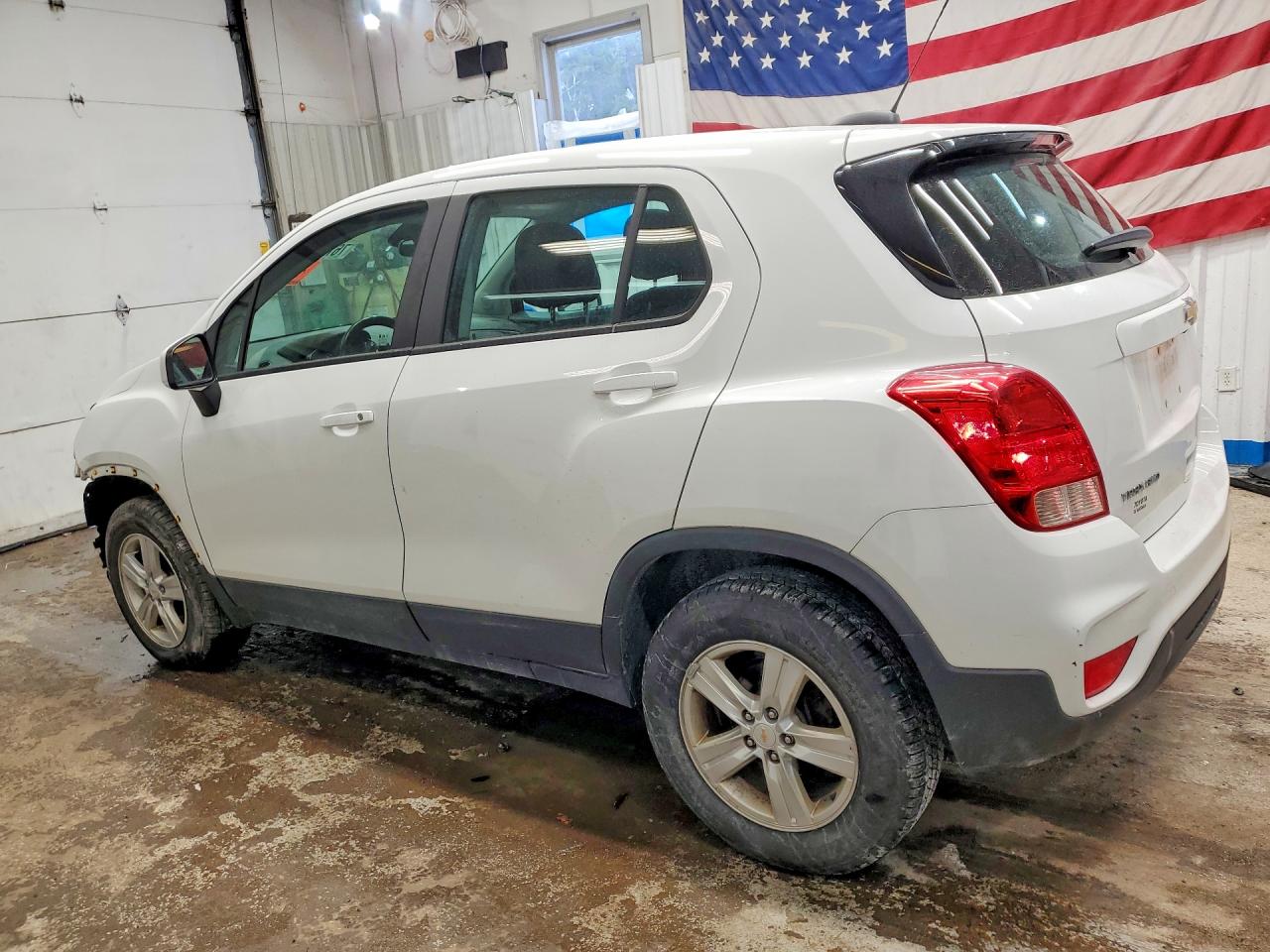 2017 CHEVROLET TRAX LS photo 2