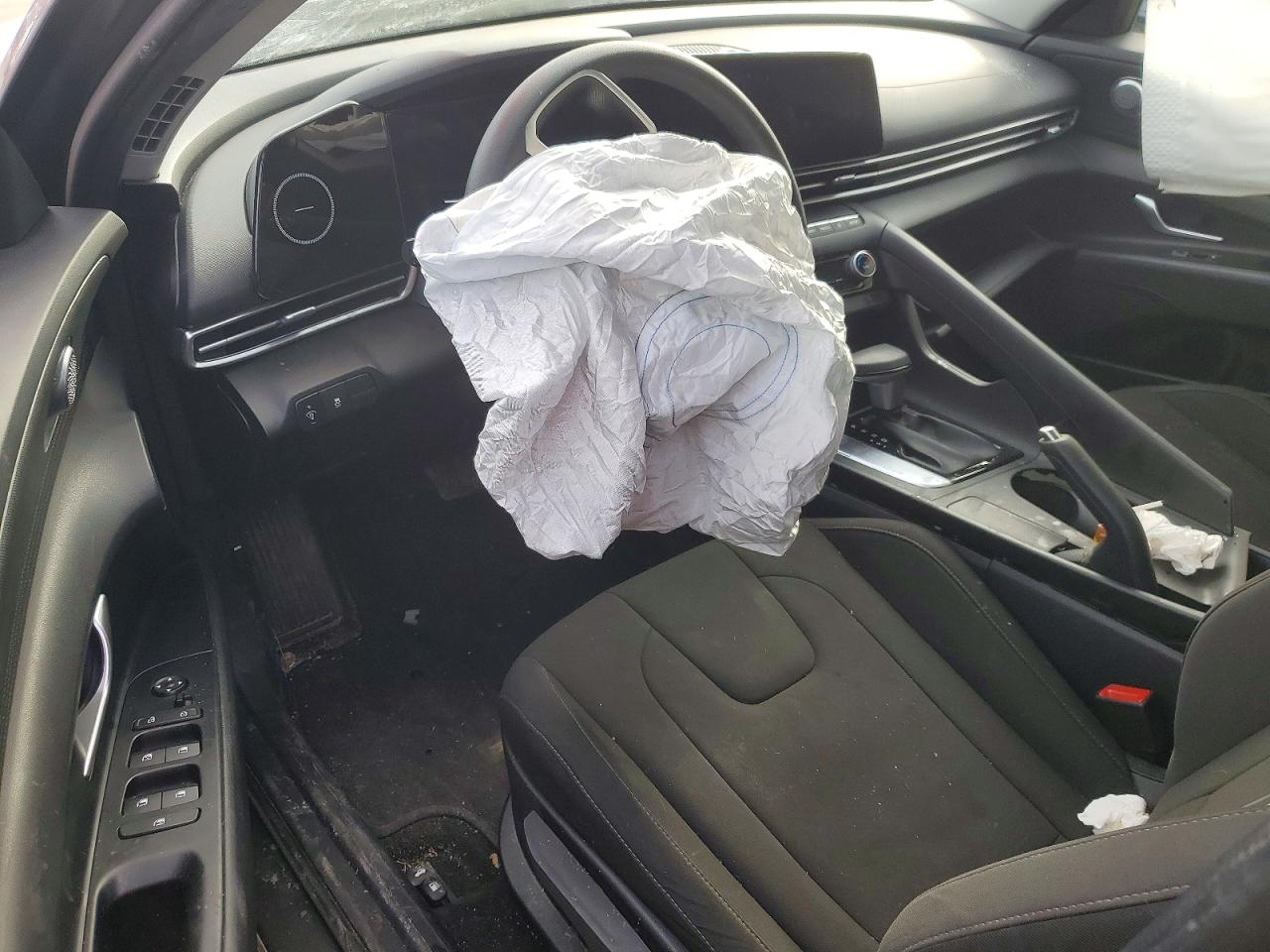 2024 HYUNDAI ELANTRA SEL photo 8