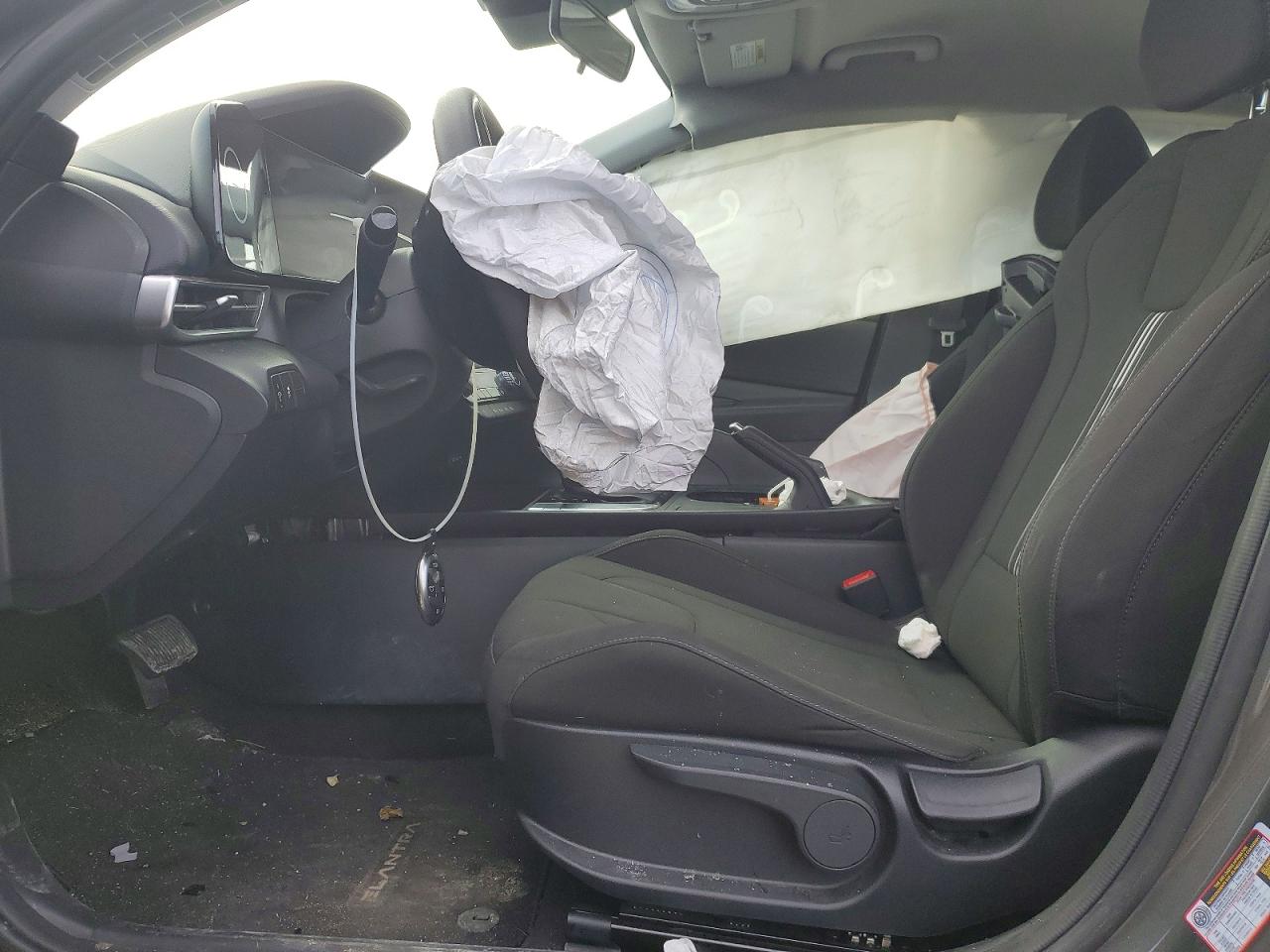 2024 HYUNDAI ELANTRA SEL photo 7