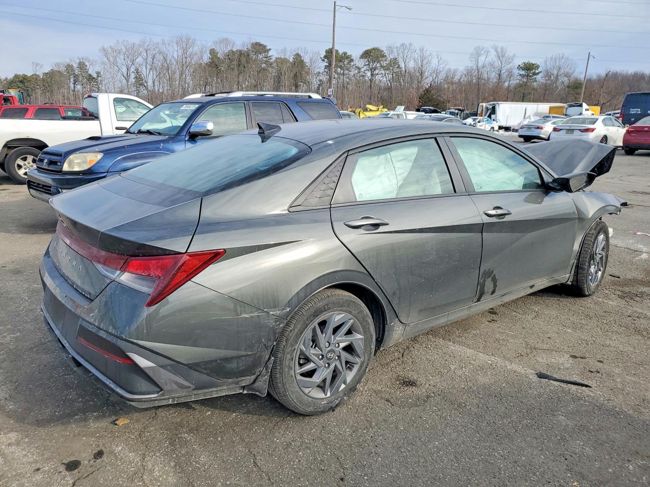 2024 HYUNDAI ELANTRA SEL photo 3
