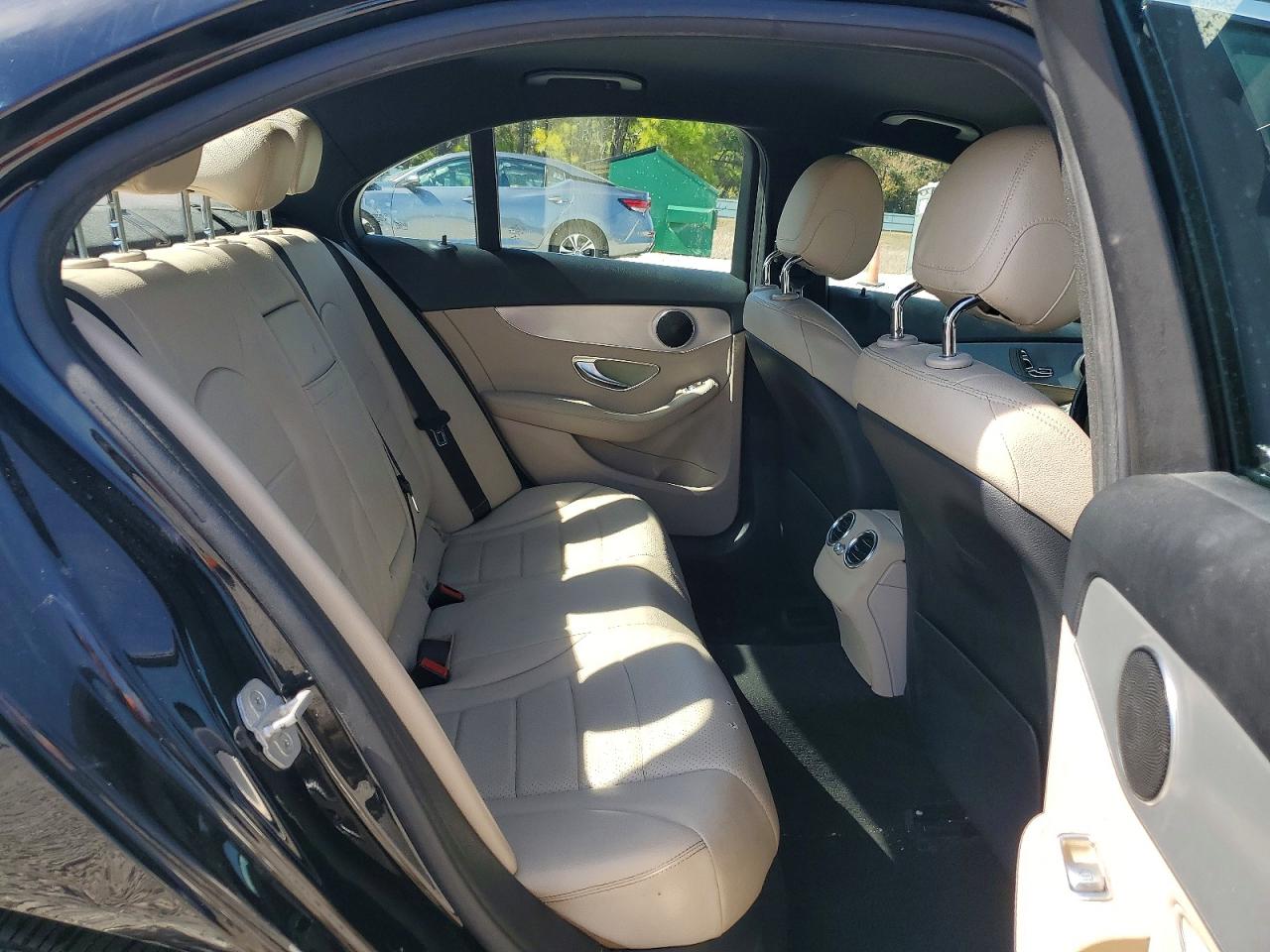 2015 MERCEDES-BENZ C 300 photo 28