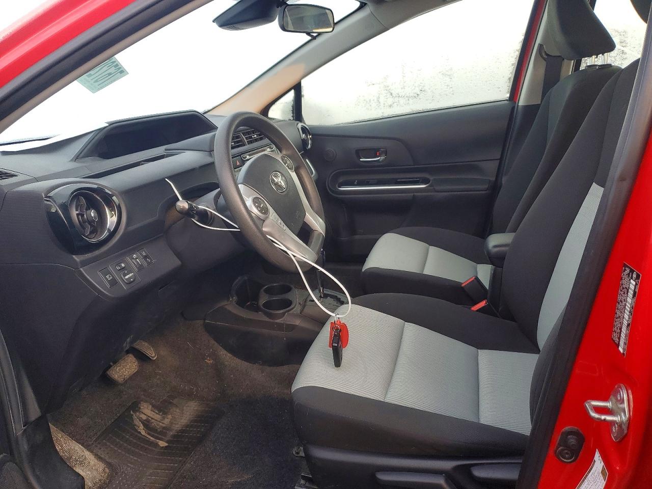 2016 TOYOTA PRIUS C THREE photo 7