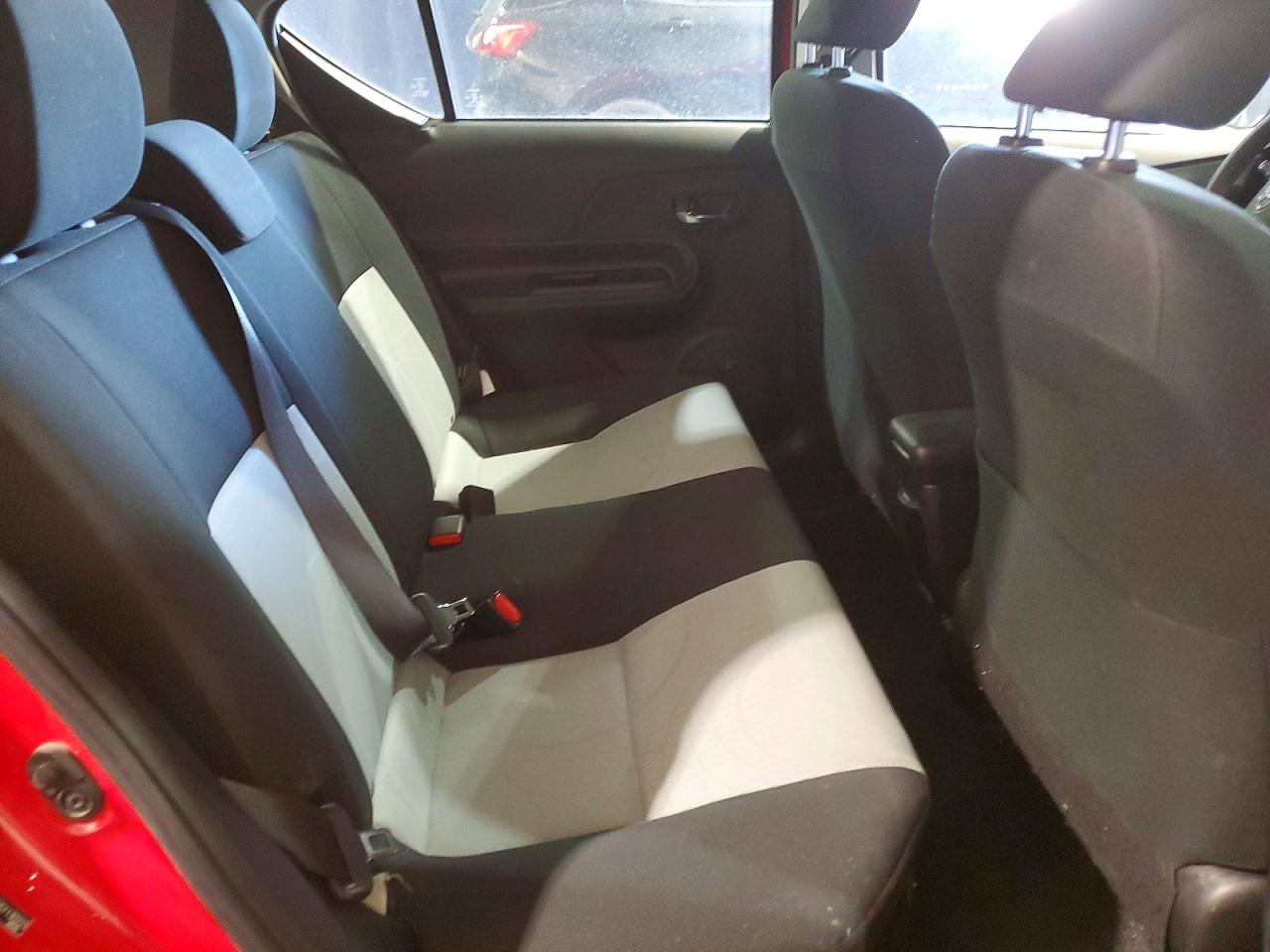 2016 TOYOTA PRIUS C THREE photo 10