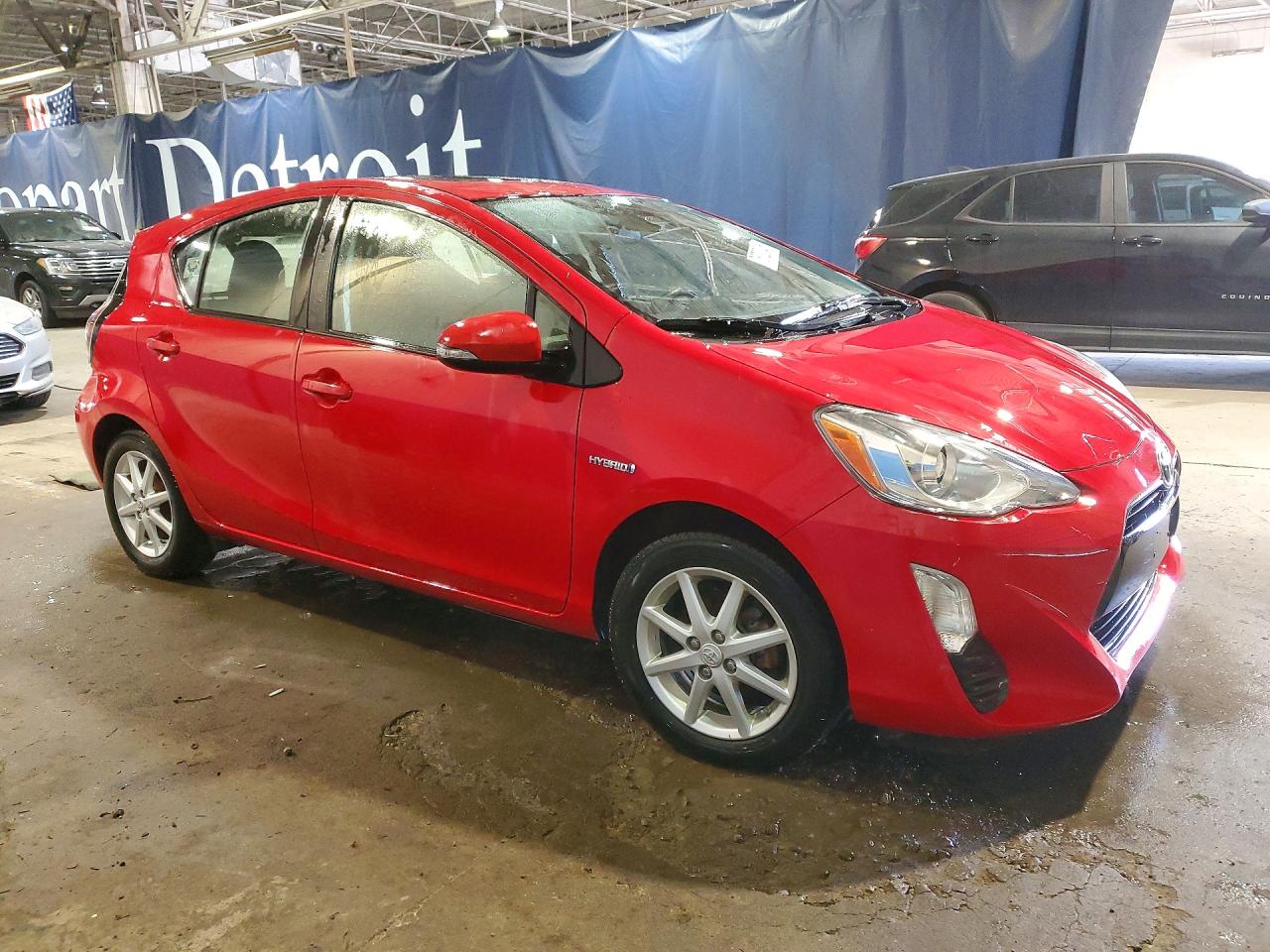 2016 TOYOTA PRIUS C THREE photo 4