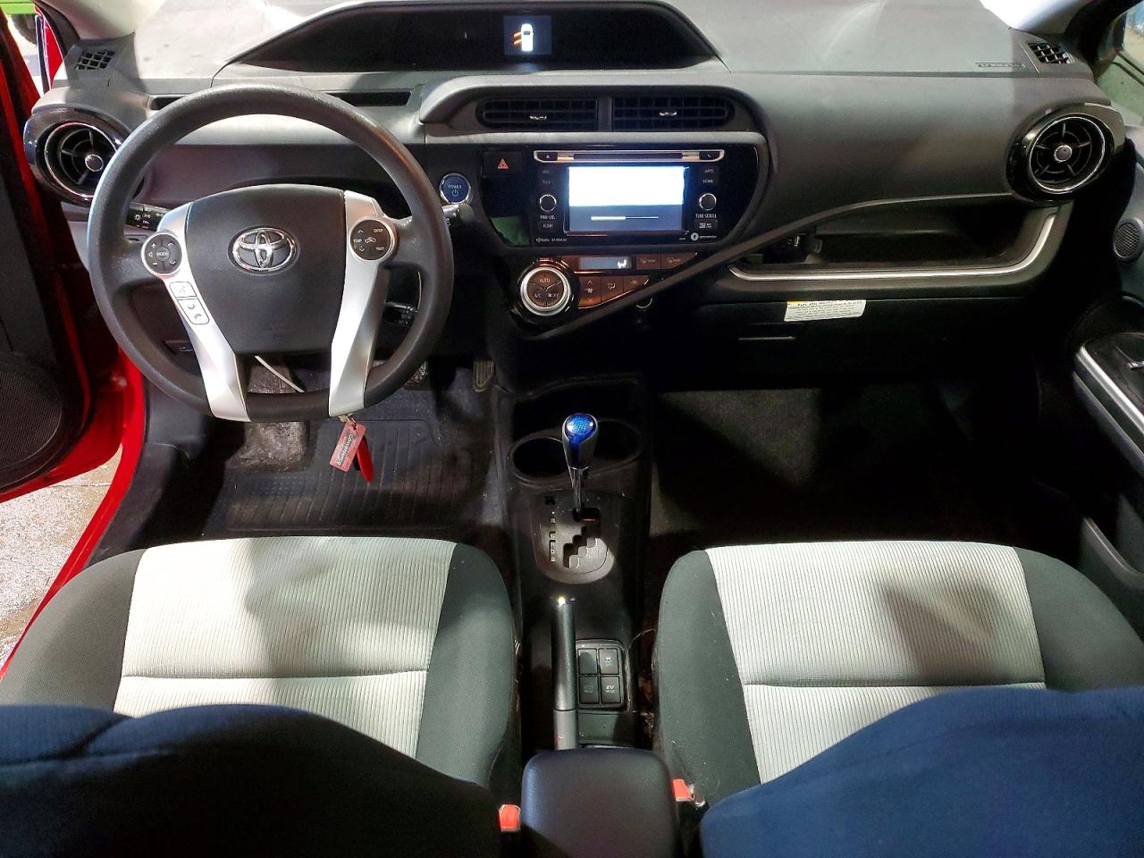 2016 TOYOTA PRIUS C THREE photo 8