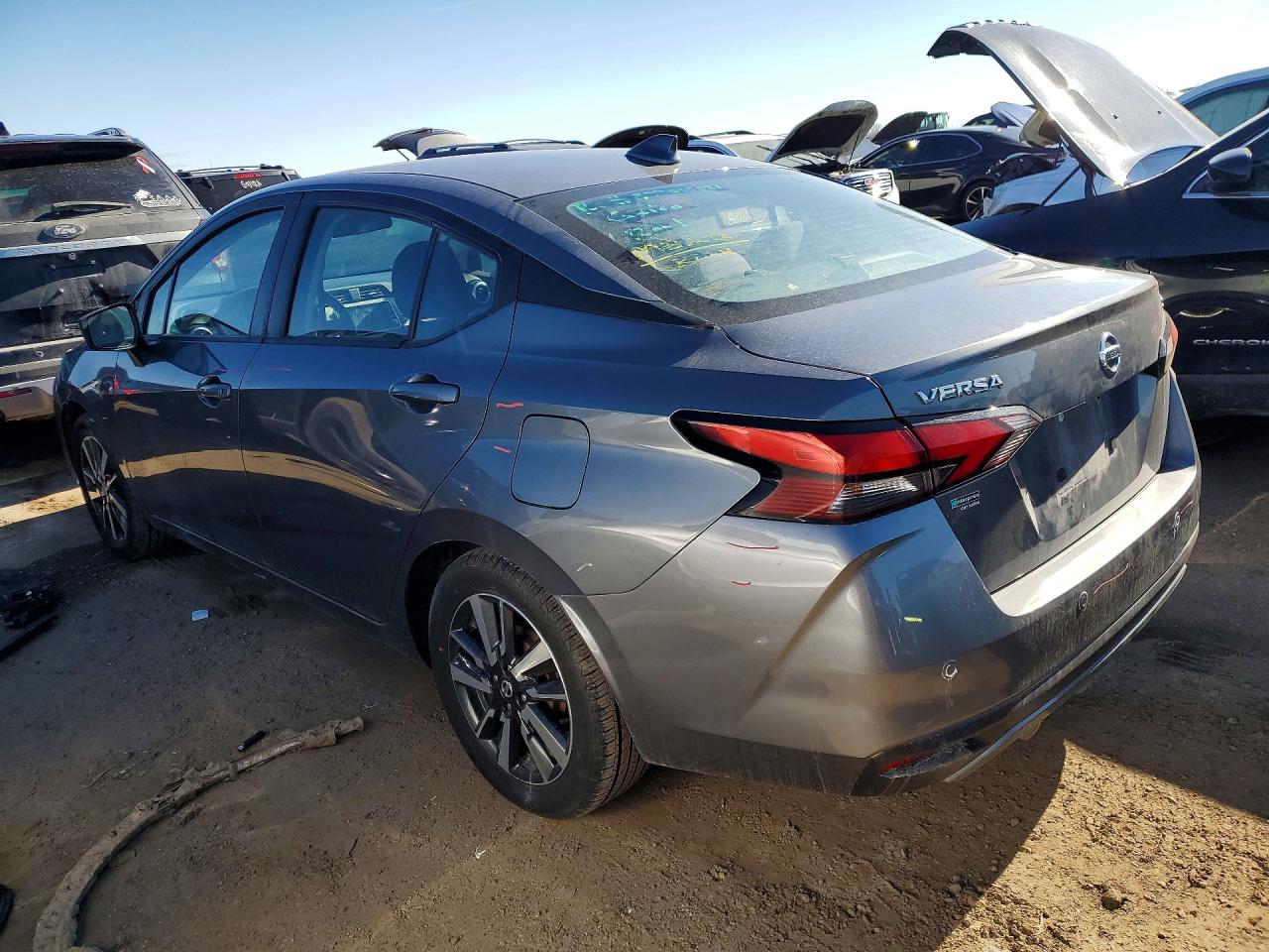 2021 NISSAN VERSA SV photo 3