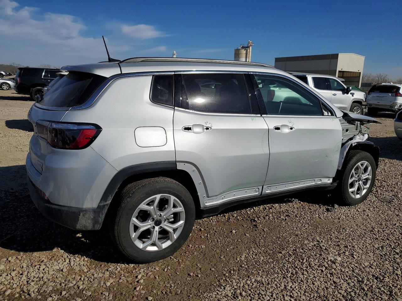 2025 JEEP COMPASS LATITUDE photo 3