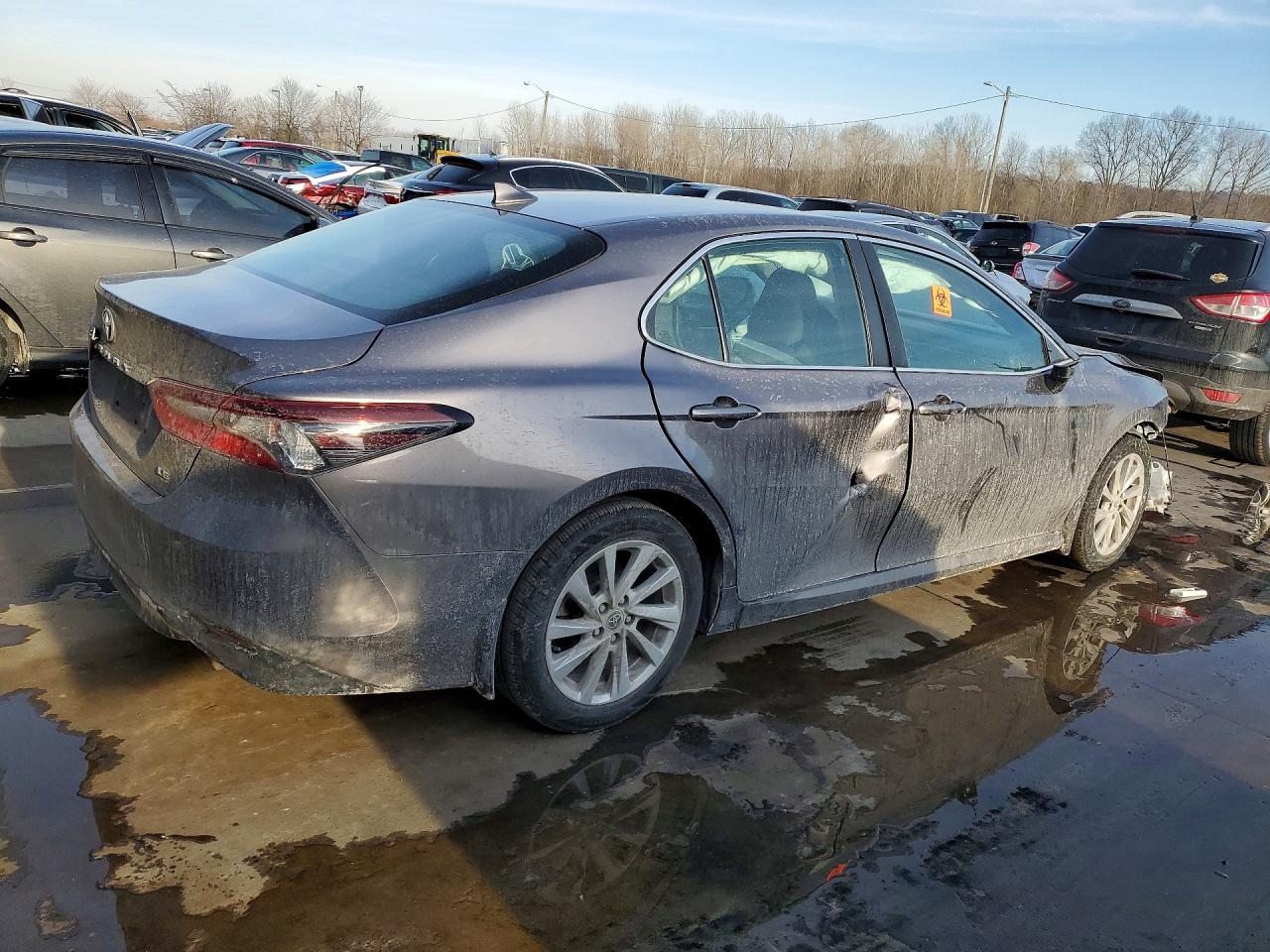 2022 TOYOTA CAMRY LE photo 3