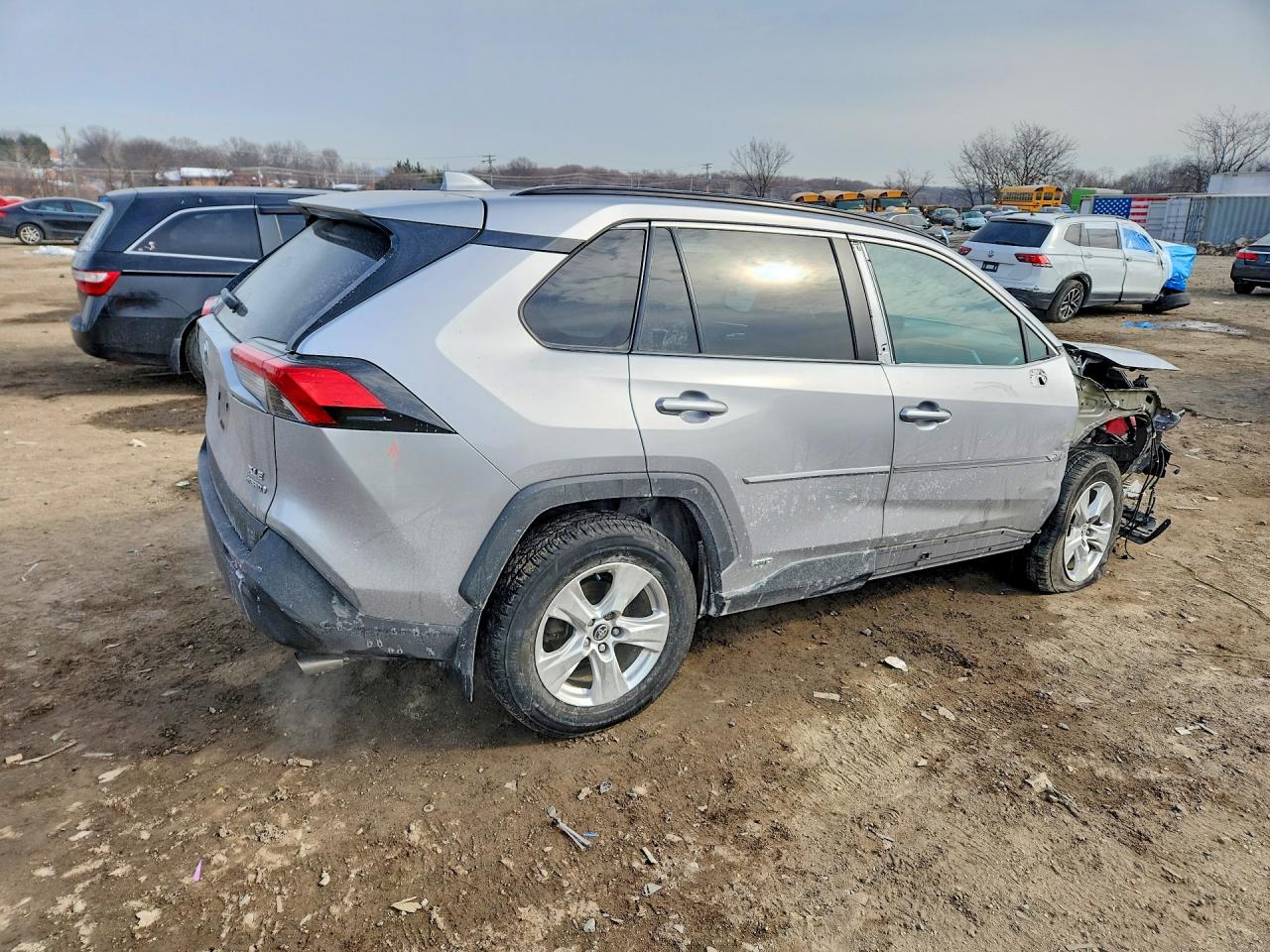 2021 TOYOTA RAV4 XLE photo 7