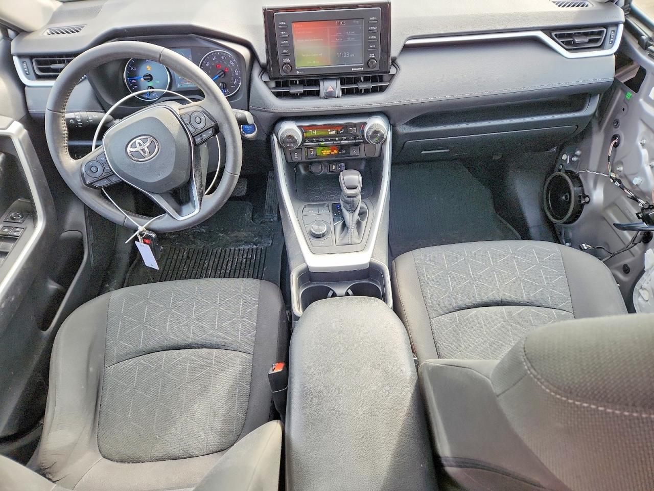2021 TOYOTA RAV4 XLE photo 22