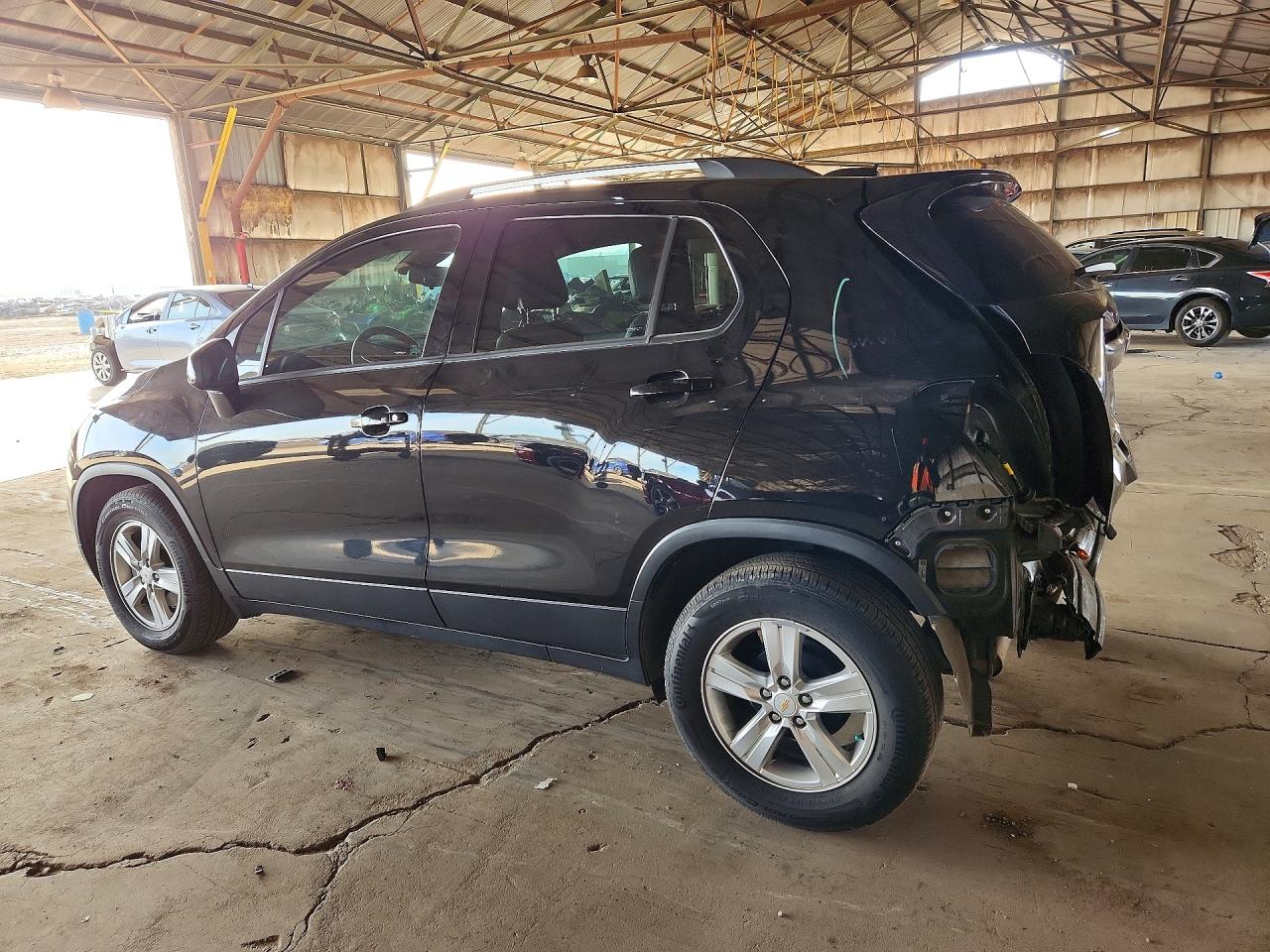 2021 CHEVROLET TRAX 1LT photo 2