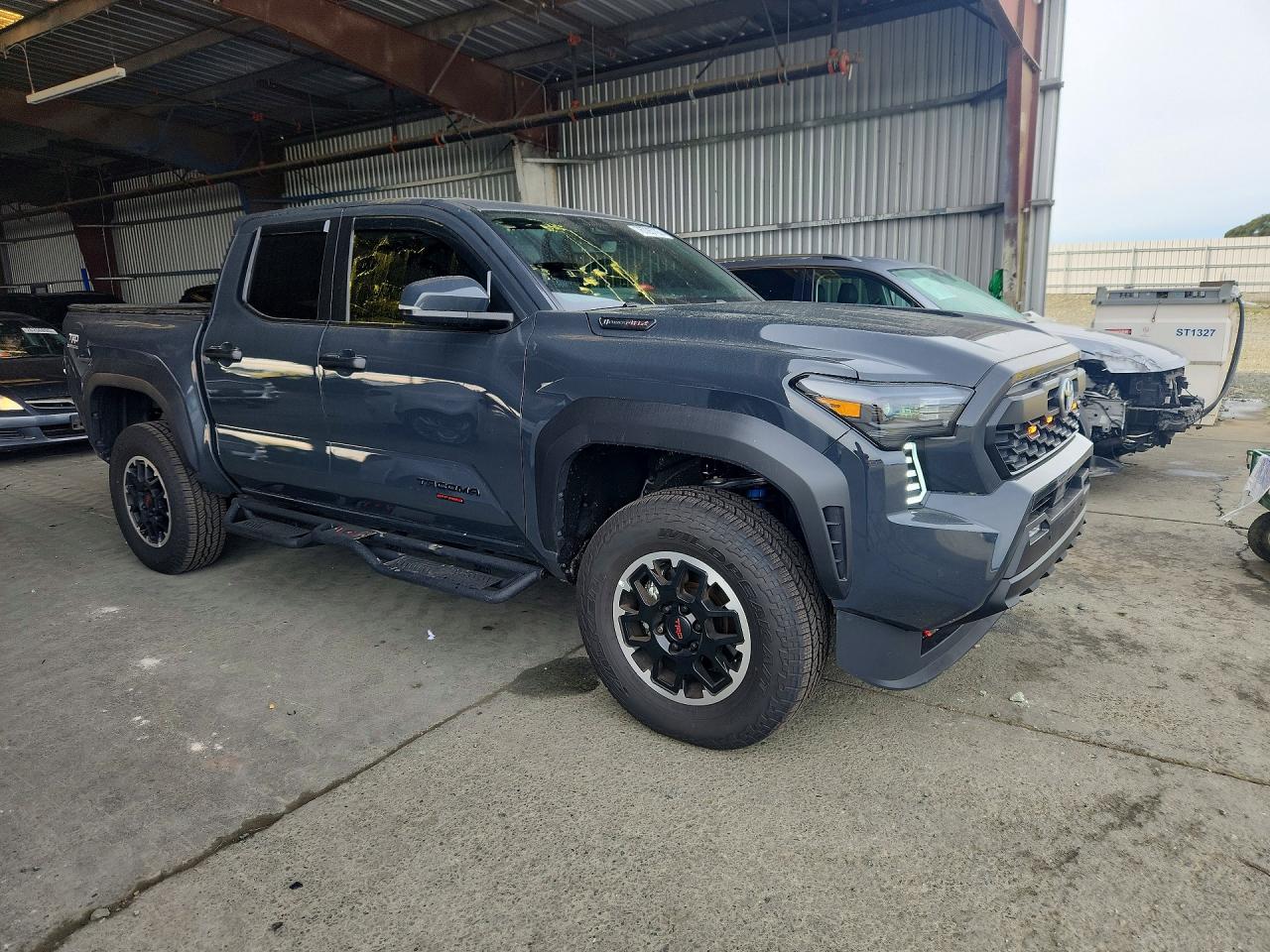 2025 TOYOTA TACOMA DOUBLE CAB photo 4