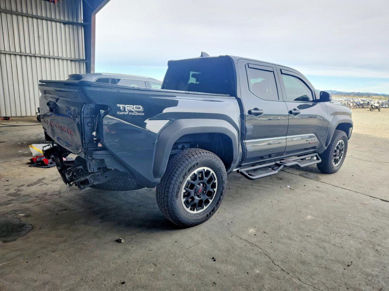 2025 TOYOTA TACOMA DOUBLE CAB photo 3