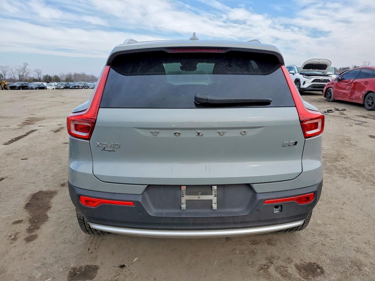 2024 VOLVO XC40 PLUS photo 6