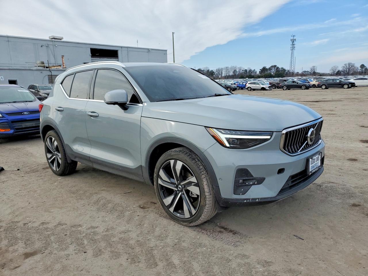 2024 VOLVO XC40 PLUS photo 4