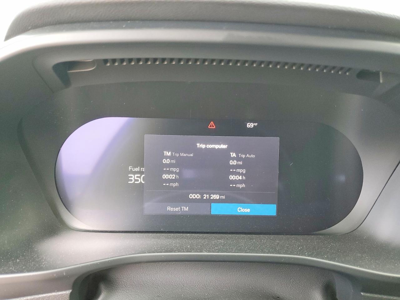 2024 VOLVO XC40 PLUS photo 9
