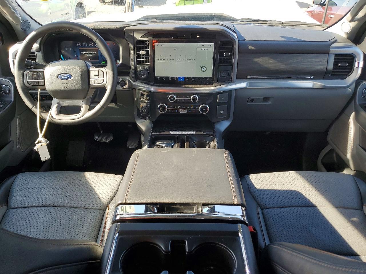 2025 FORD F150 LARIAT photo 8