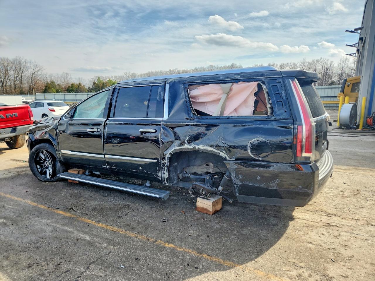 2019 CADILLAC ESCALADE ESV PREMIUM LUXURY photo 4