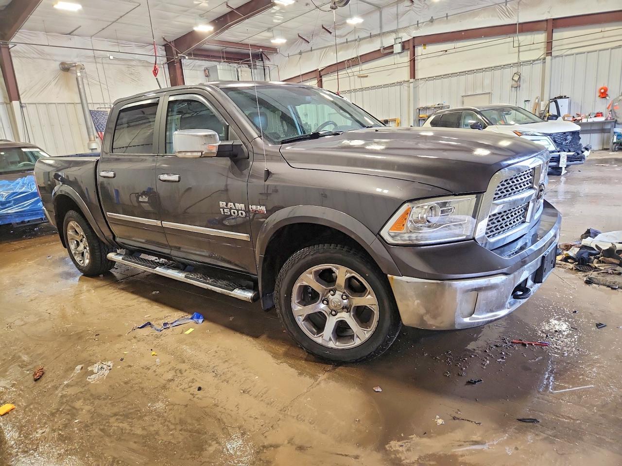 2017 RAM 1500 LARAMIE photo 4