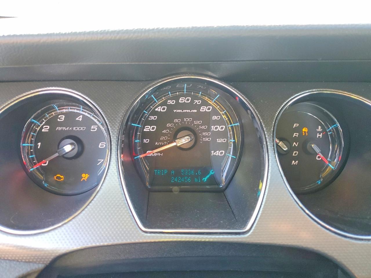 2012 FORD TAURUS SEL photo 25