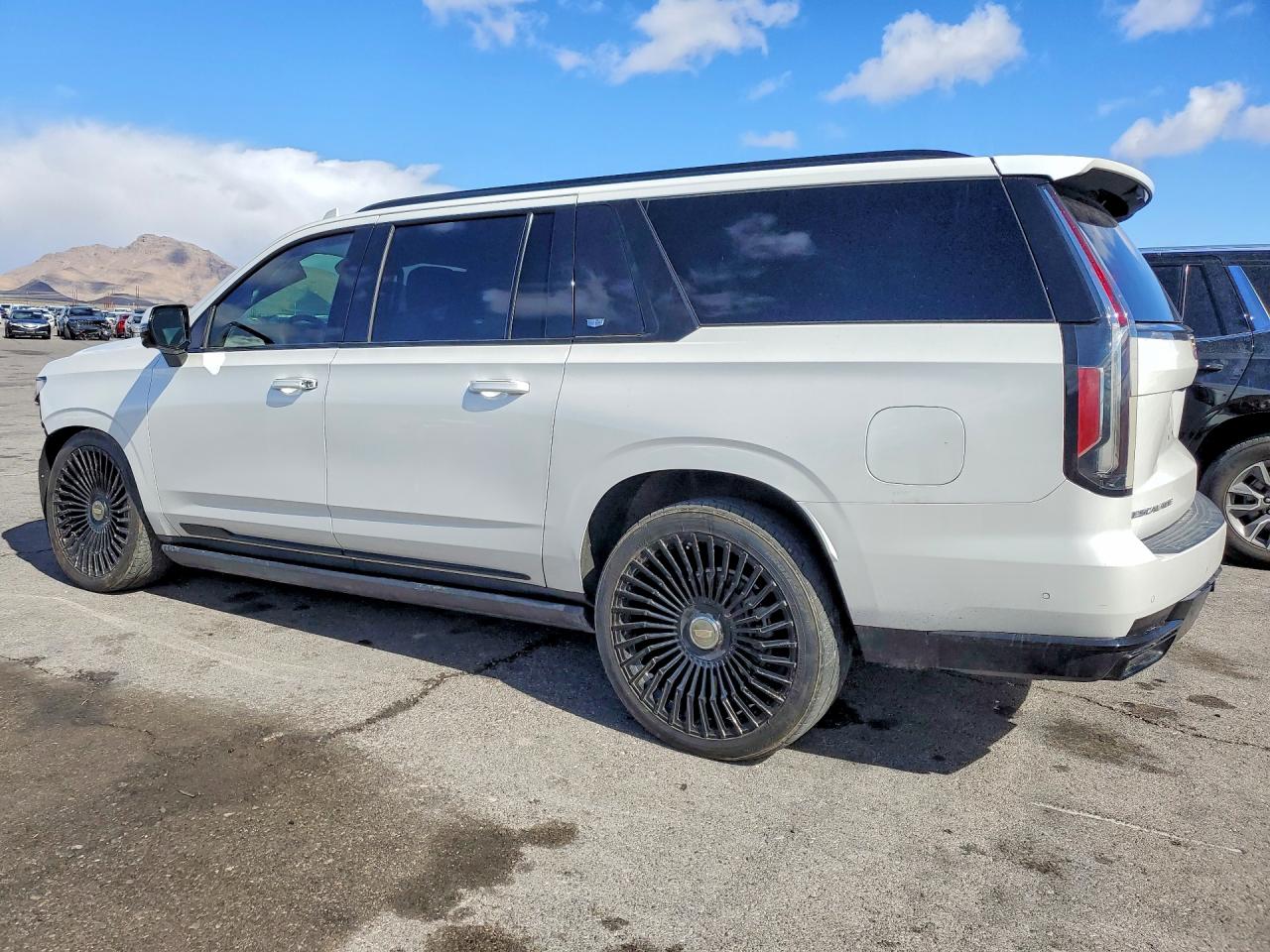 2021 CADILLAC ESCALADE ESV SPORT PLATINUM photo 2