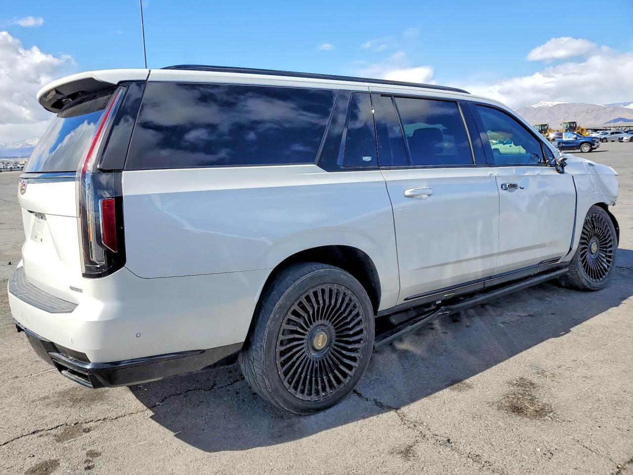 2021 CADILLAC ESCALADE ESV SPORT PLATINUM photo 3