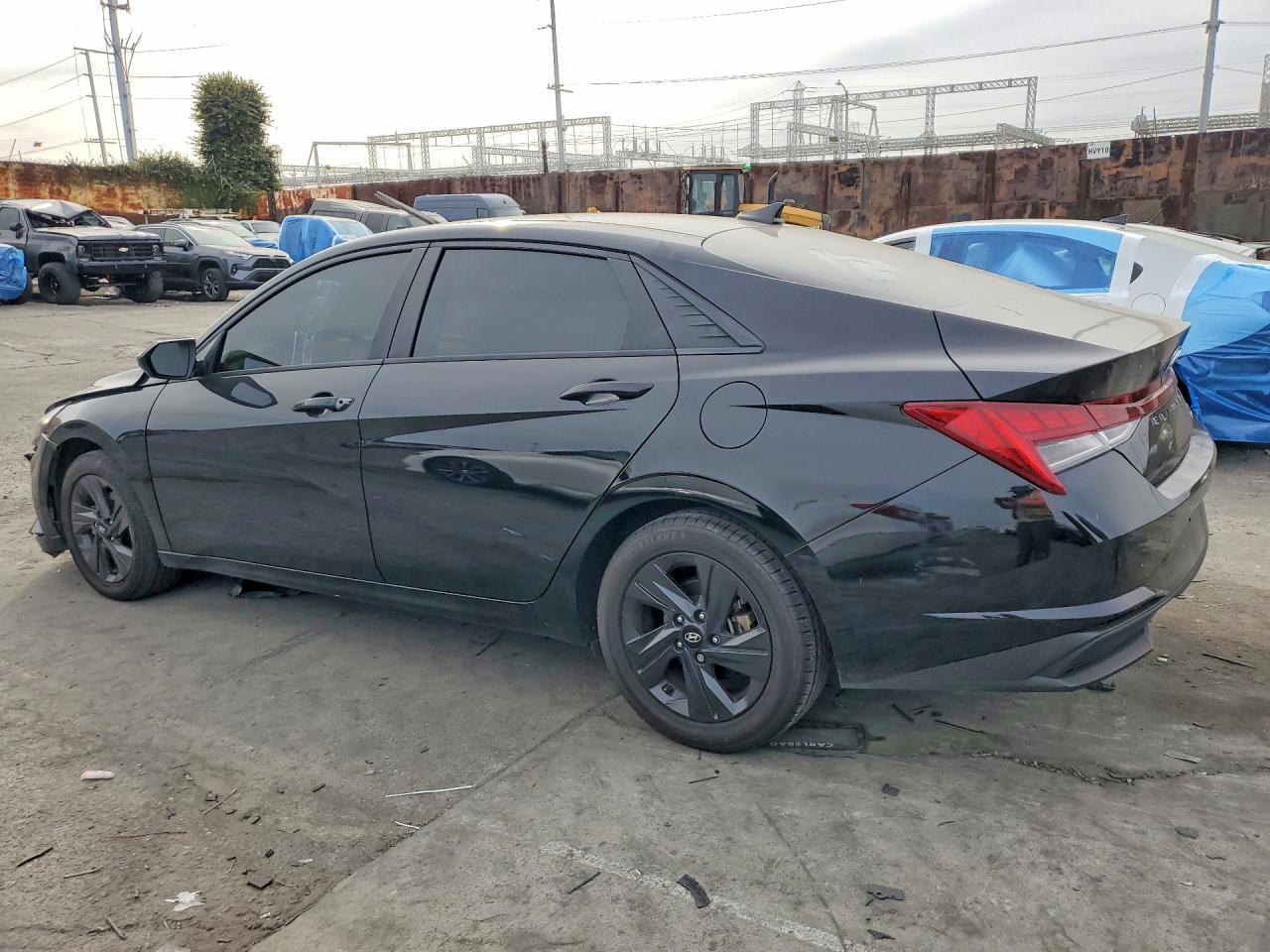2023 HYUNDAI ELANTRA photo 2