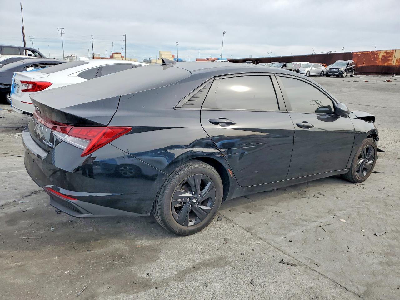 2023 HYUNDAI ELANTRA photo 3