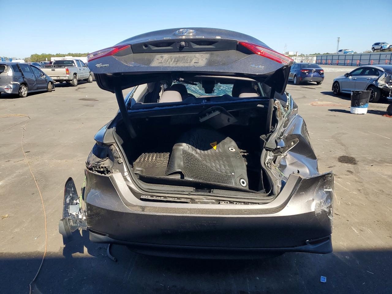 2019 TOYOTA CAMRY L photo 11