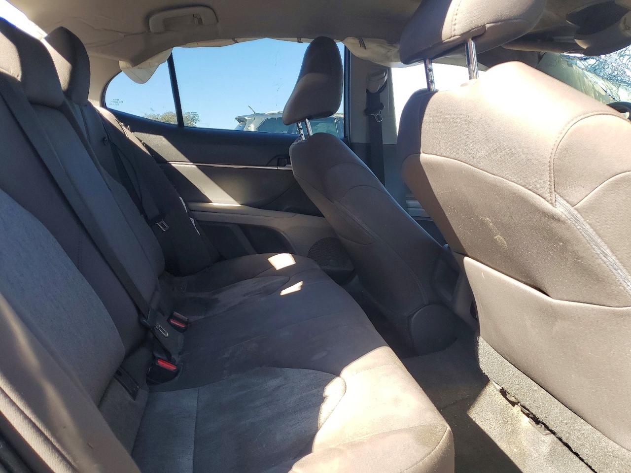 2019 TOYOTA CAMRY L photo 19