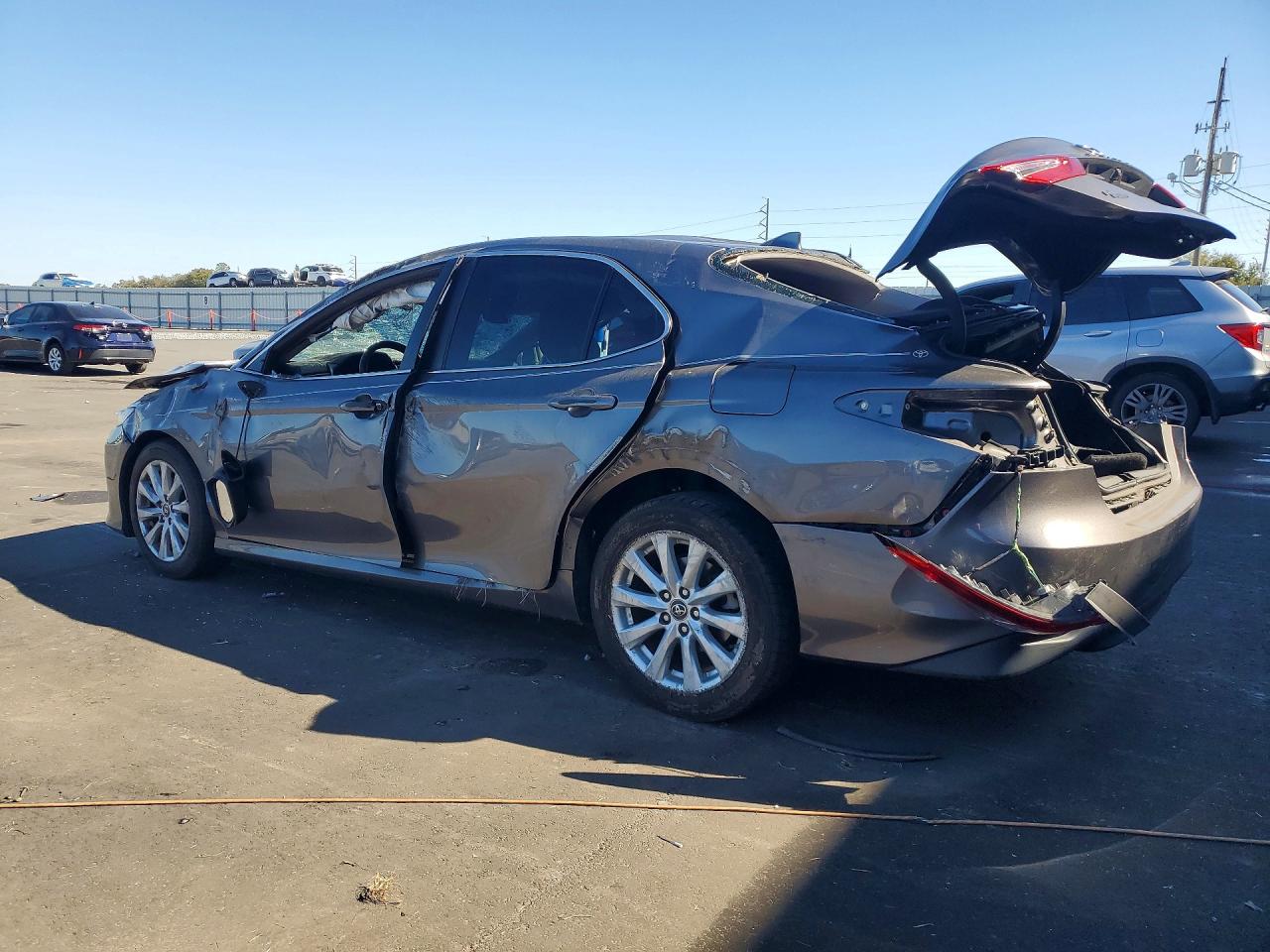2019 TOYOTA CAMRY L photo 3