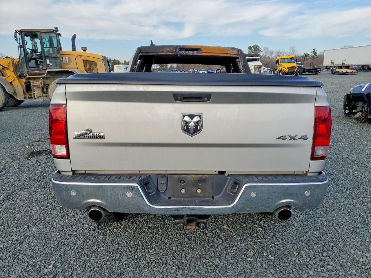 2016 RAM 1500 SLT photo 6