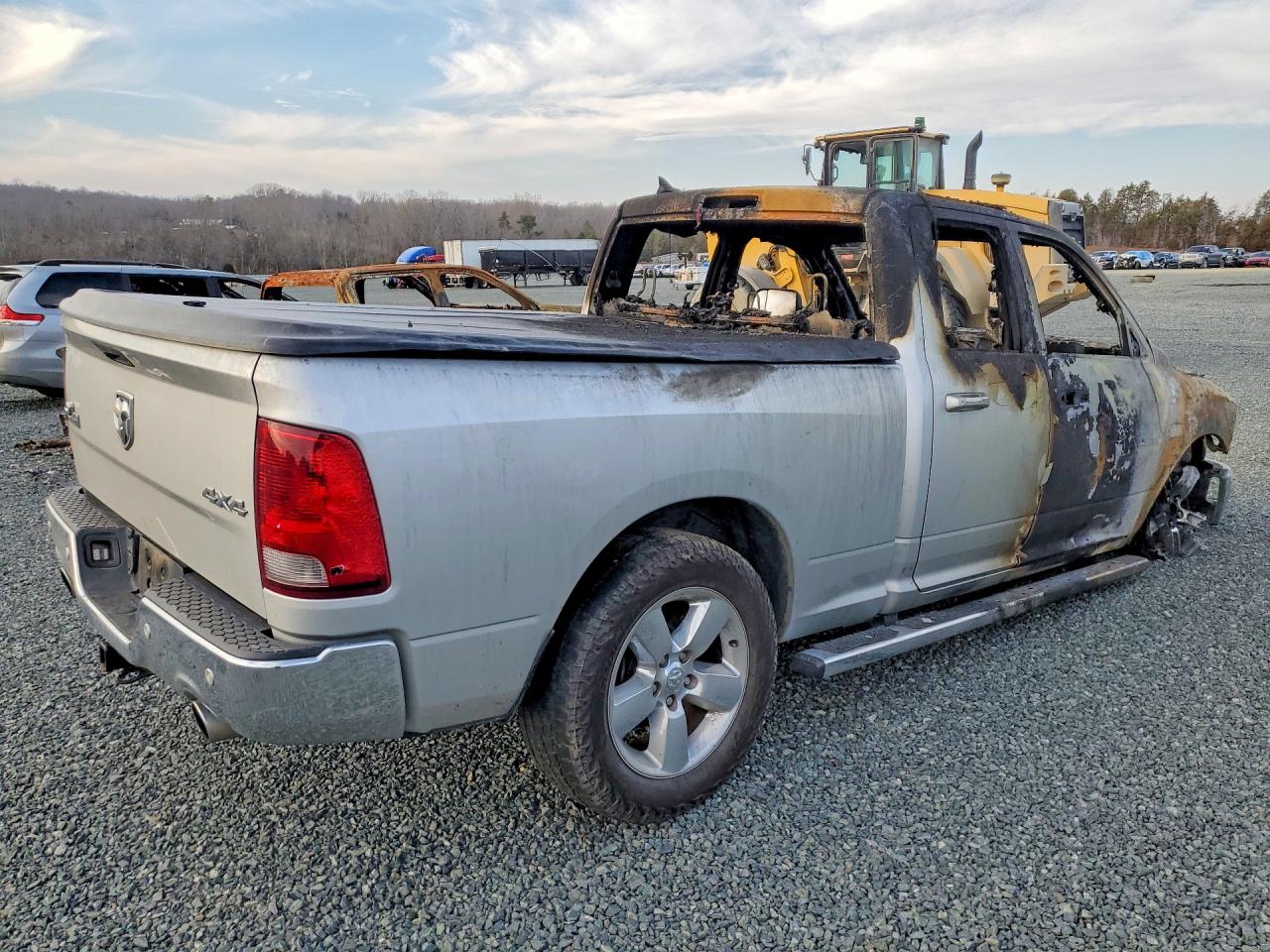 2016 RAM 1500 SLT photo 3