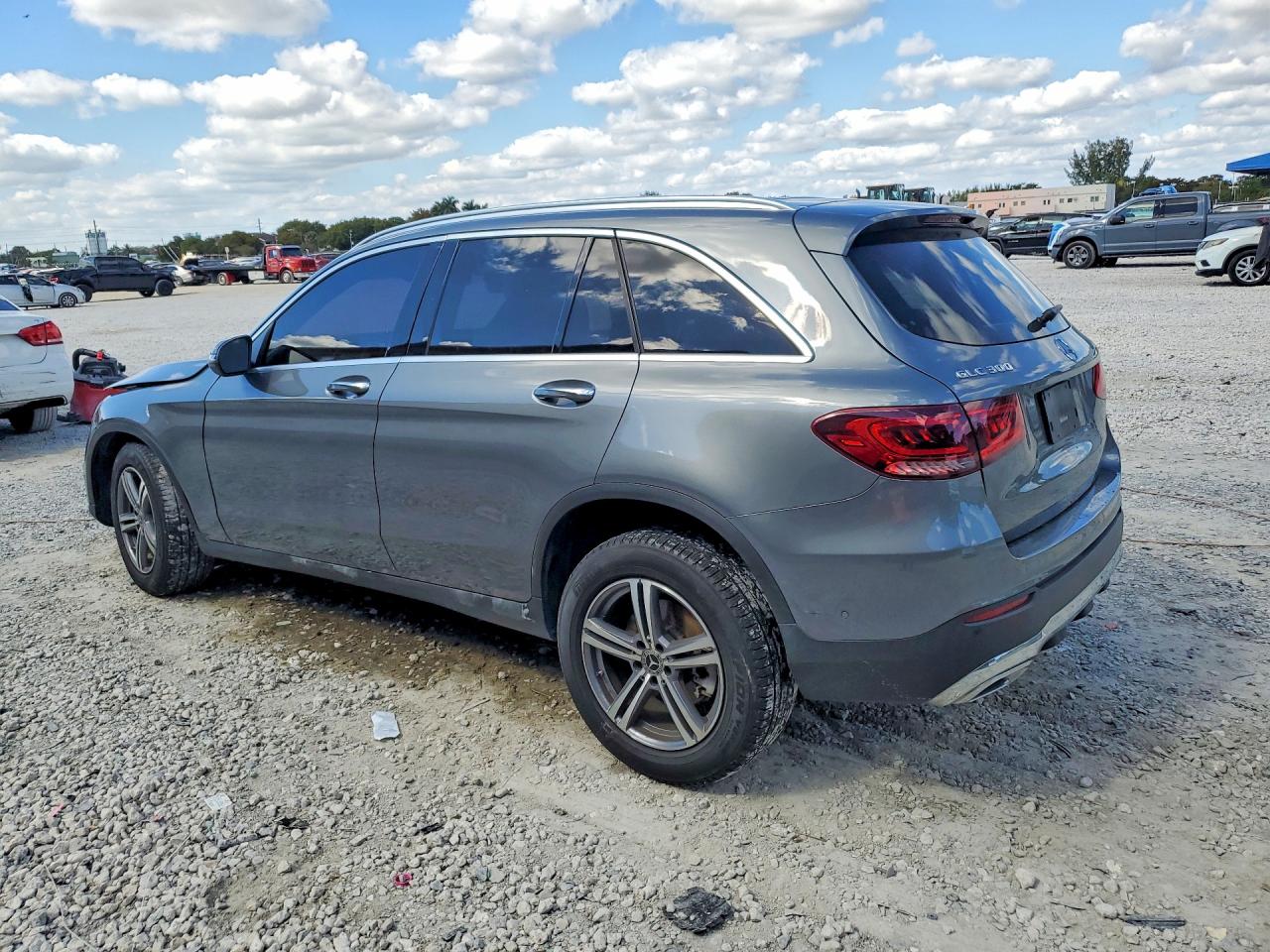 2021 MERCEDES-BENZ GLC 300 photo 2