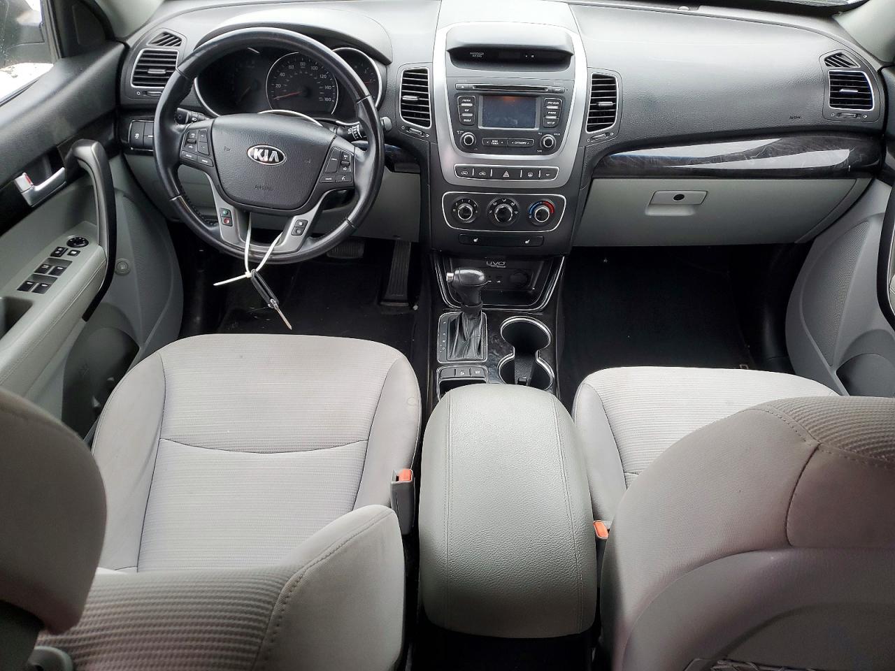 2014 KIA SORENTO LX photo 15