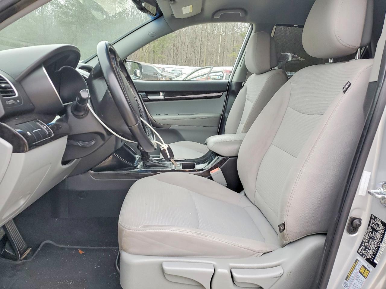 2014 KIA SORENTO LX photo 13