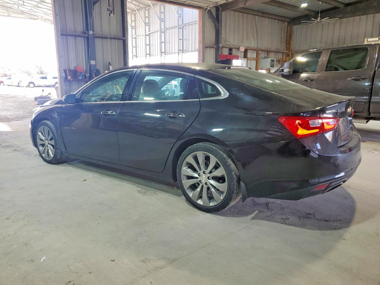 2017 CHEVROLET MALIBU PREMIER photo 2