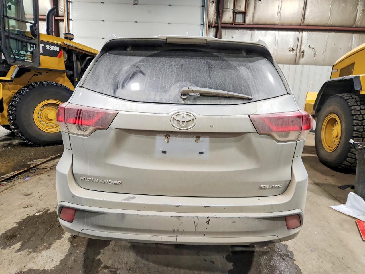 2019 TOYOTA HIGHLANDER SE photo 6