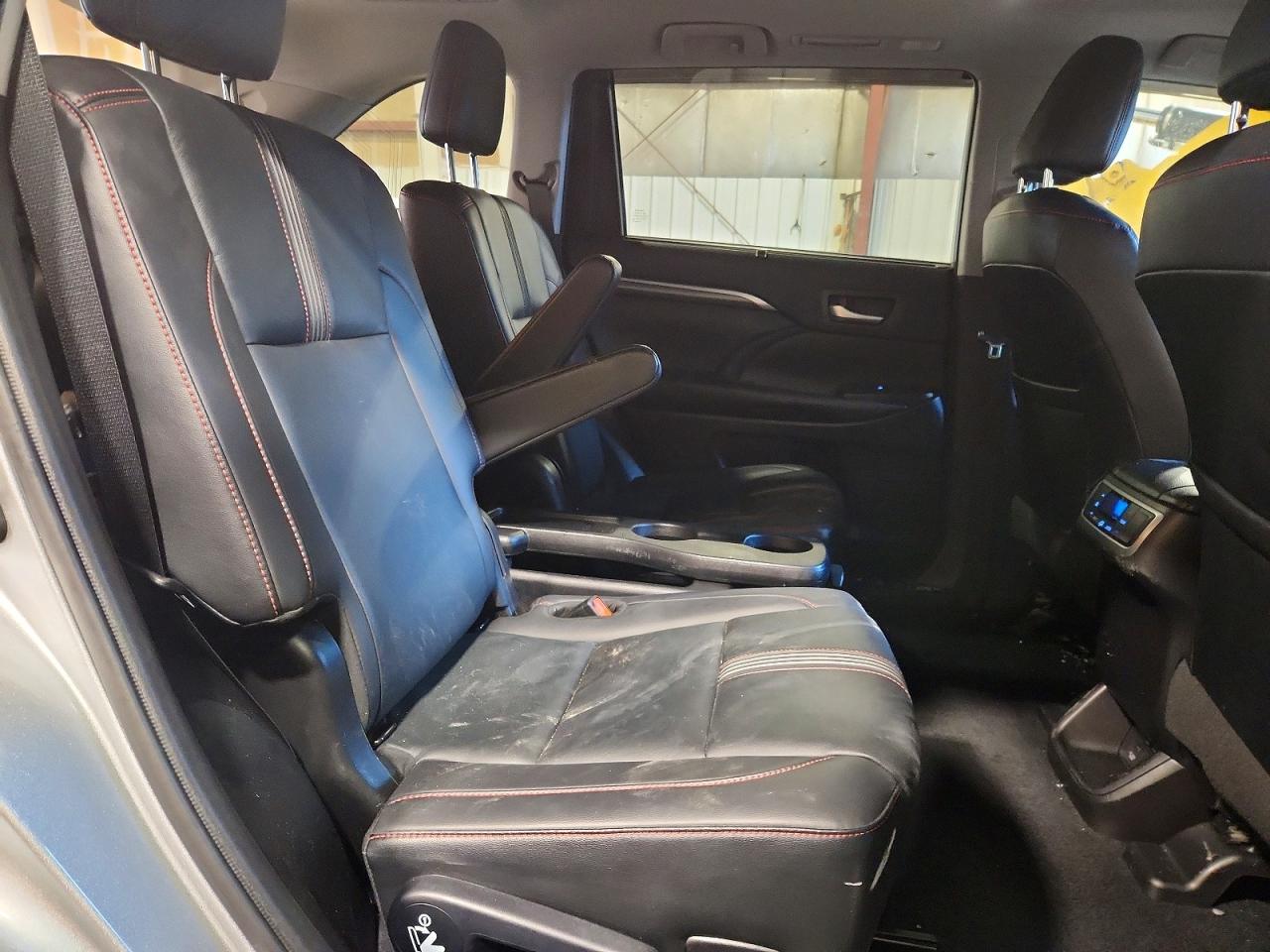 2019 TOYOTA HIGHLANDER SE photo 11