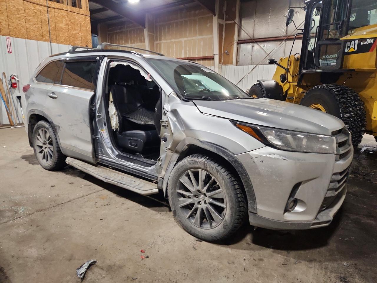 2019 TOYOTA HIGHLANDER SE photo 4