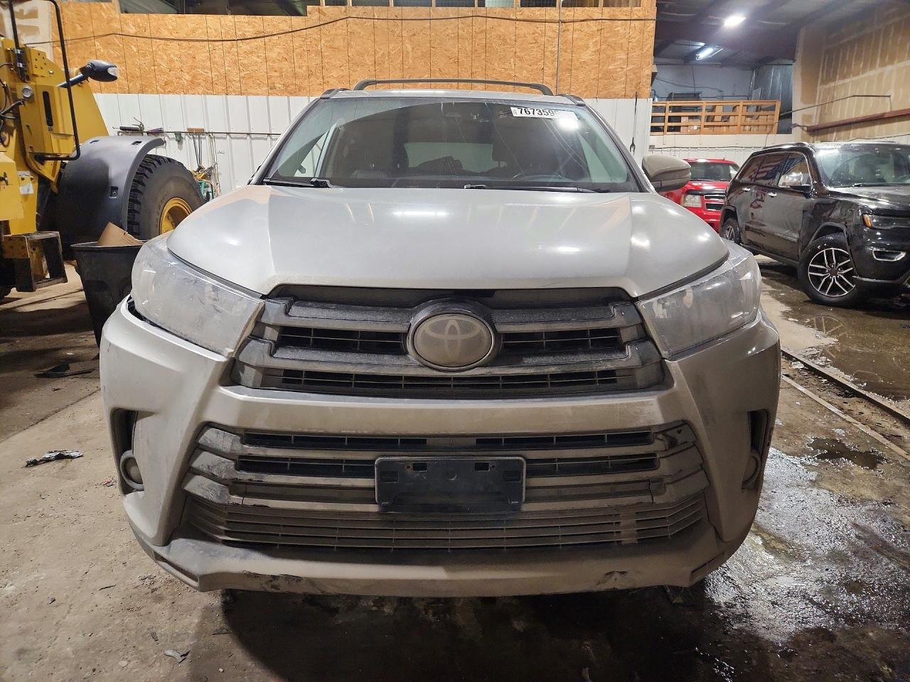 2019 TOYOTA HIGHLANDER SE photo 5