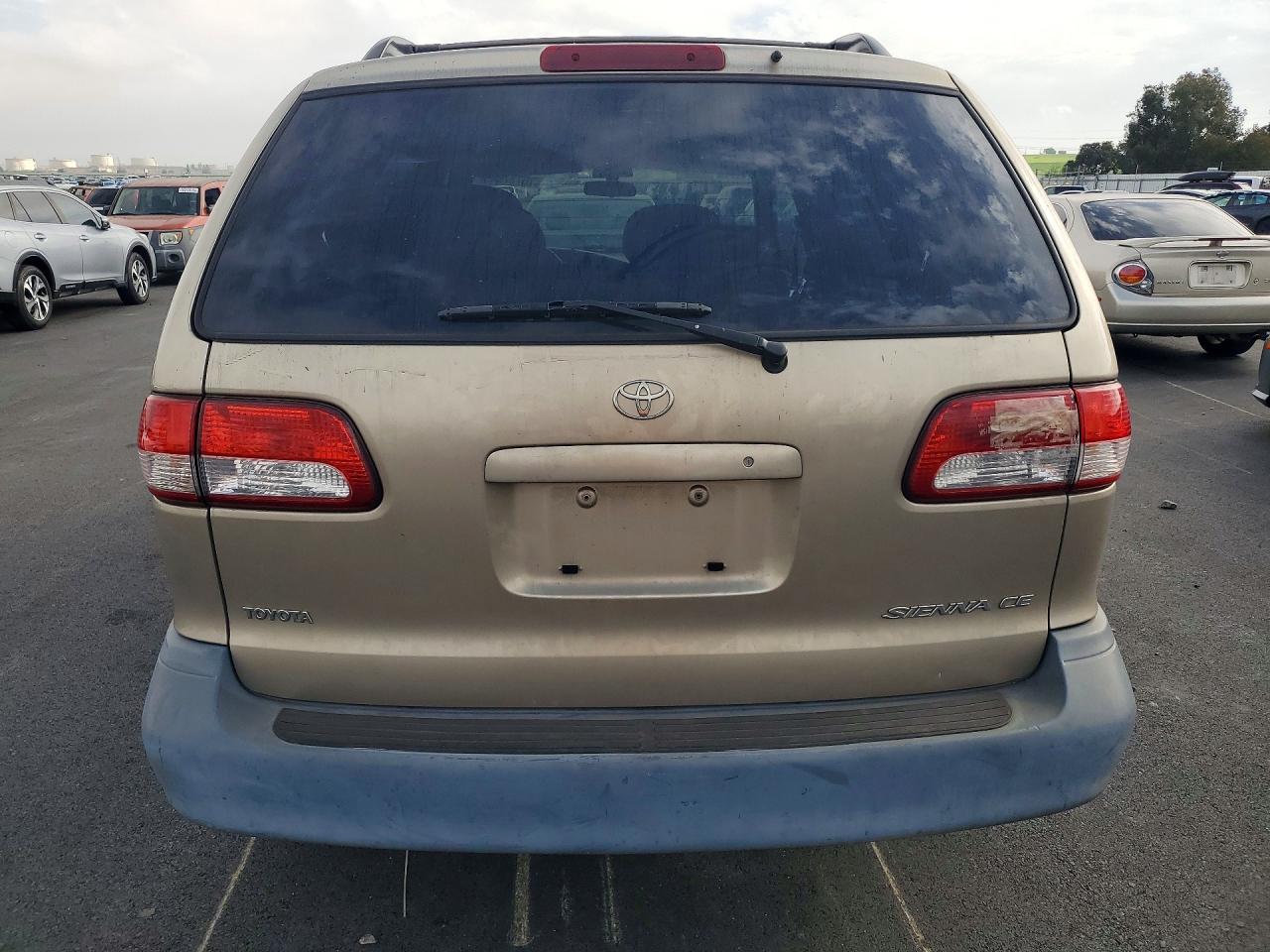 2003 TOYOTA SIENNA CE photo 6