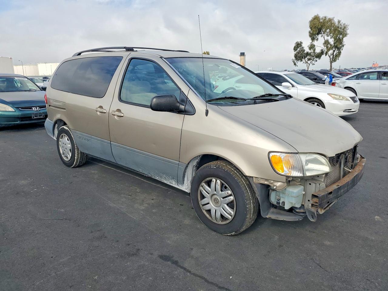 2003 TOYOTA SIENNA CE photo 4