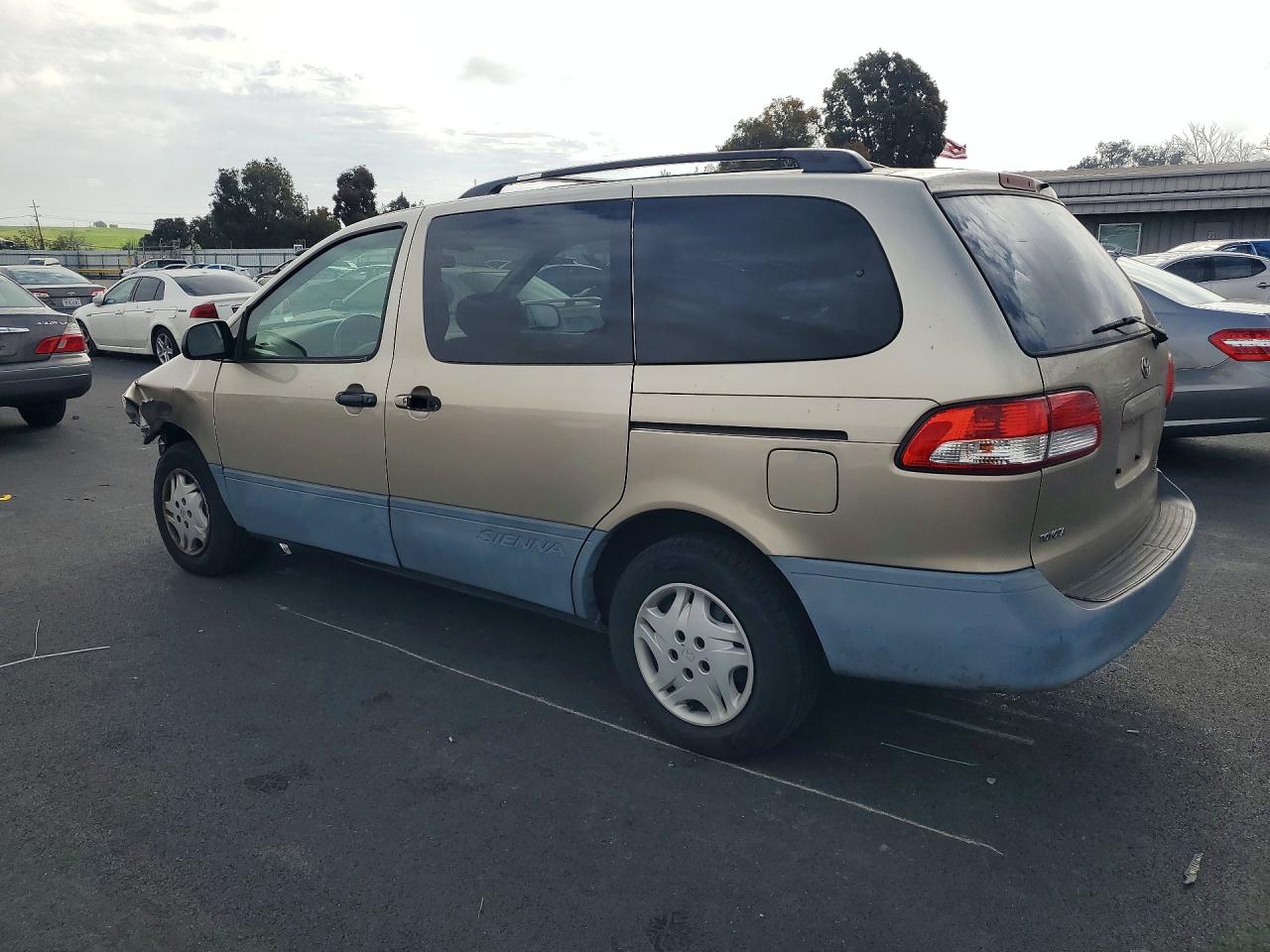 2003 TOYOTA SIENNA CE photo 2