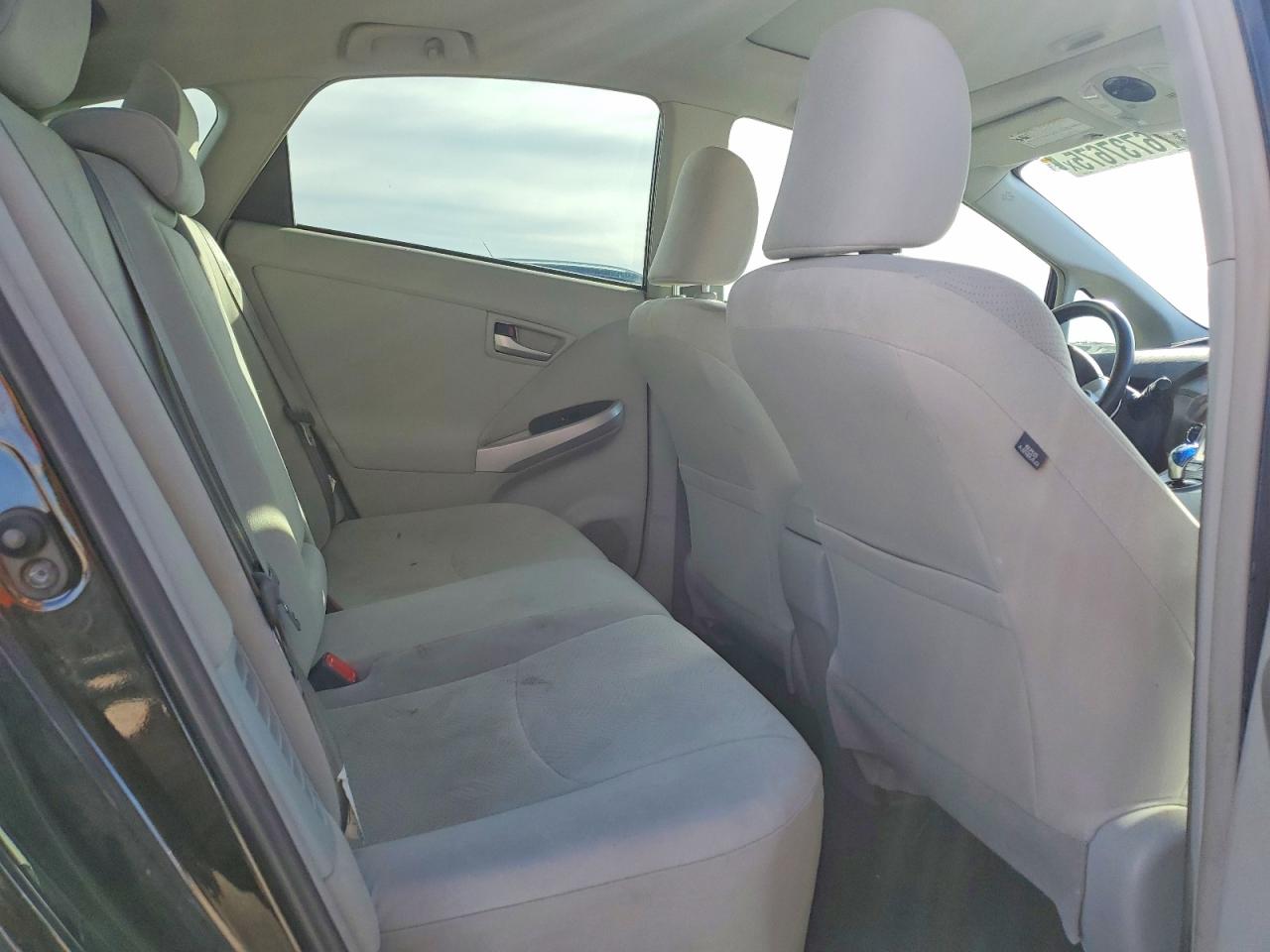 2014 TOYOTA PRIUS photo 19