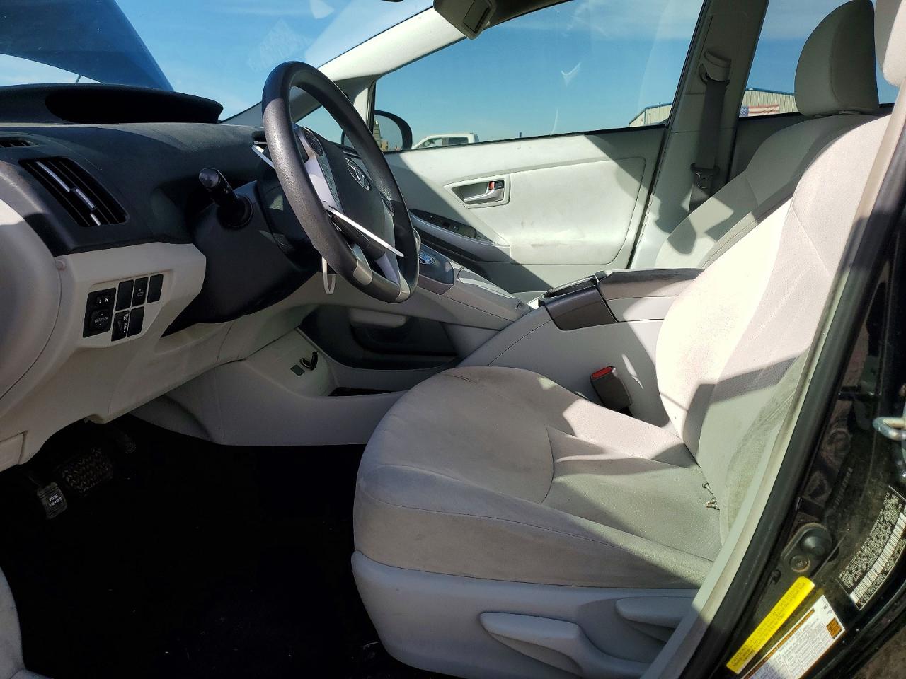 2014 TOYOTA PRIUS photo 13