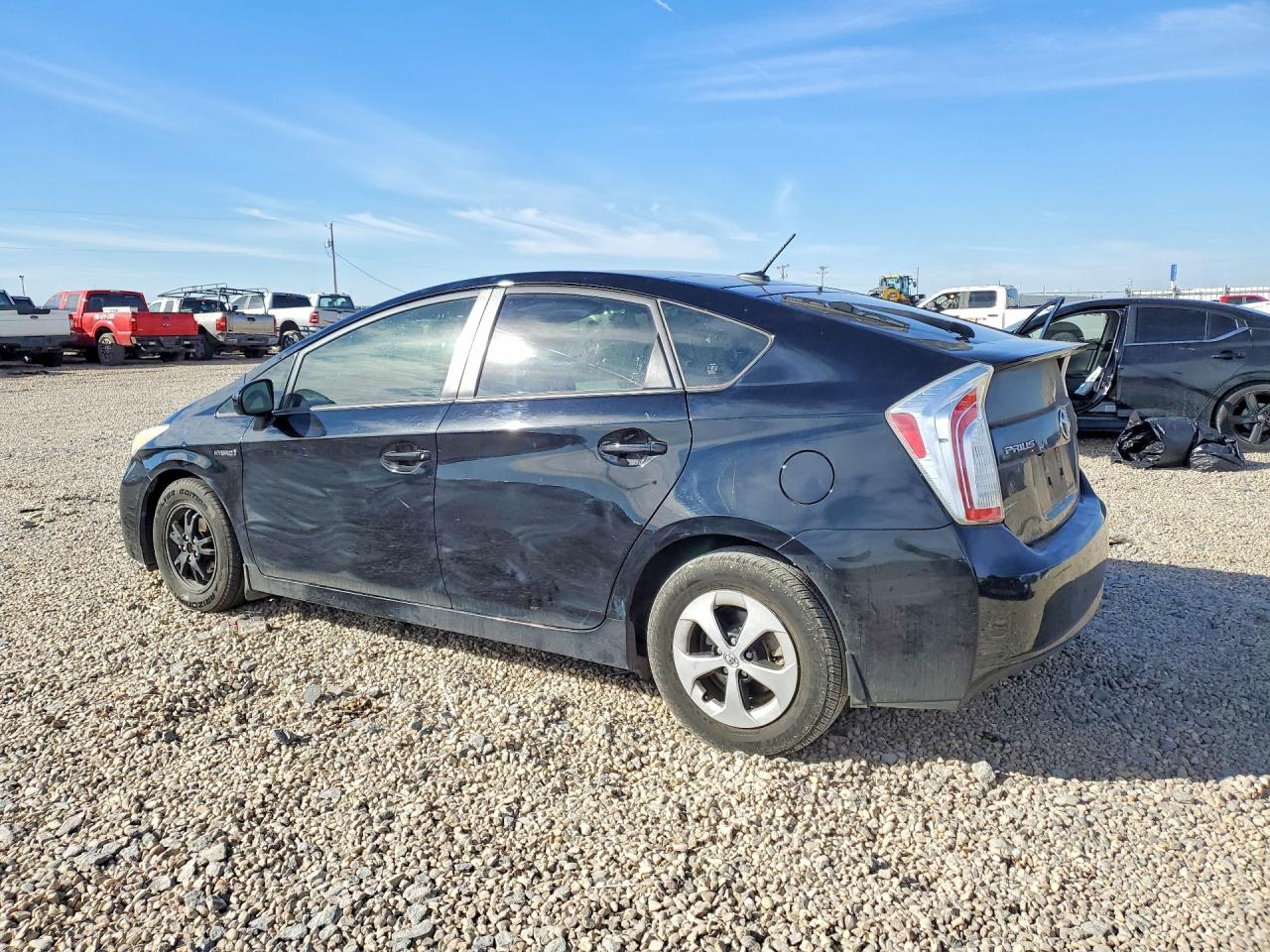 2014 TOYOTA PRIUS photo 3