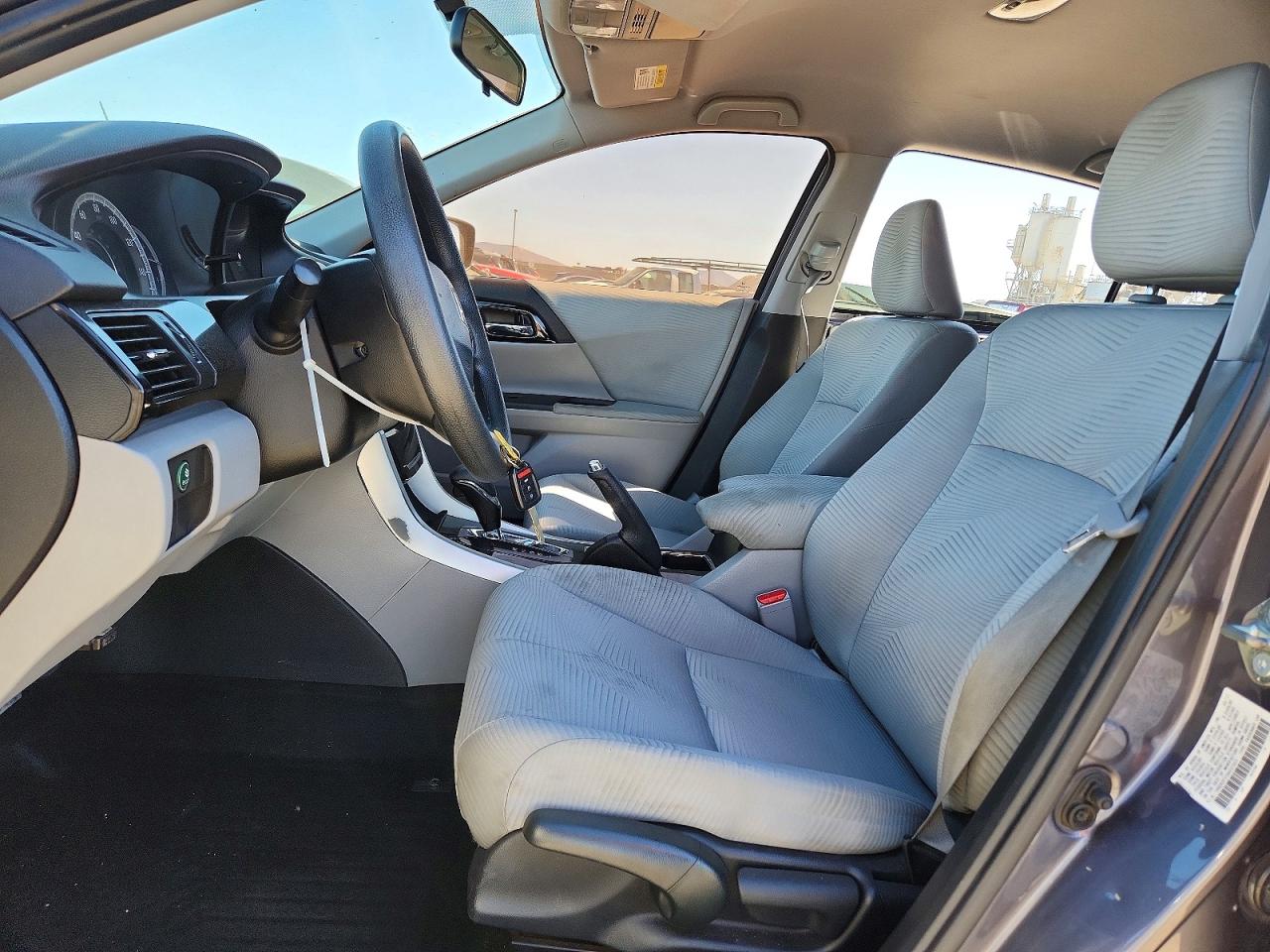 2017 HONDA ACCORD LX photo 7